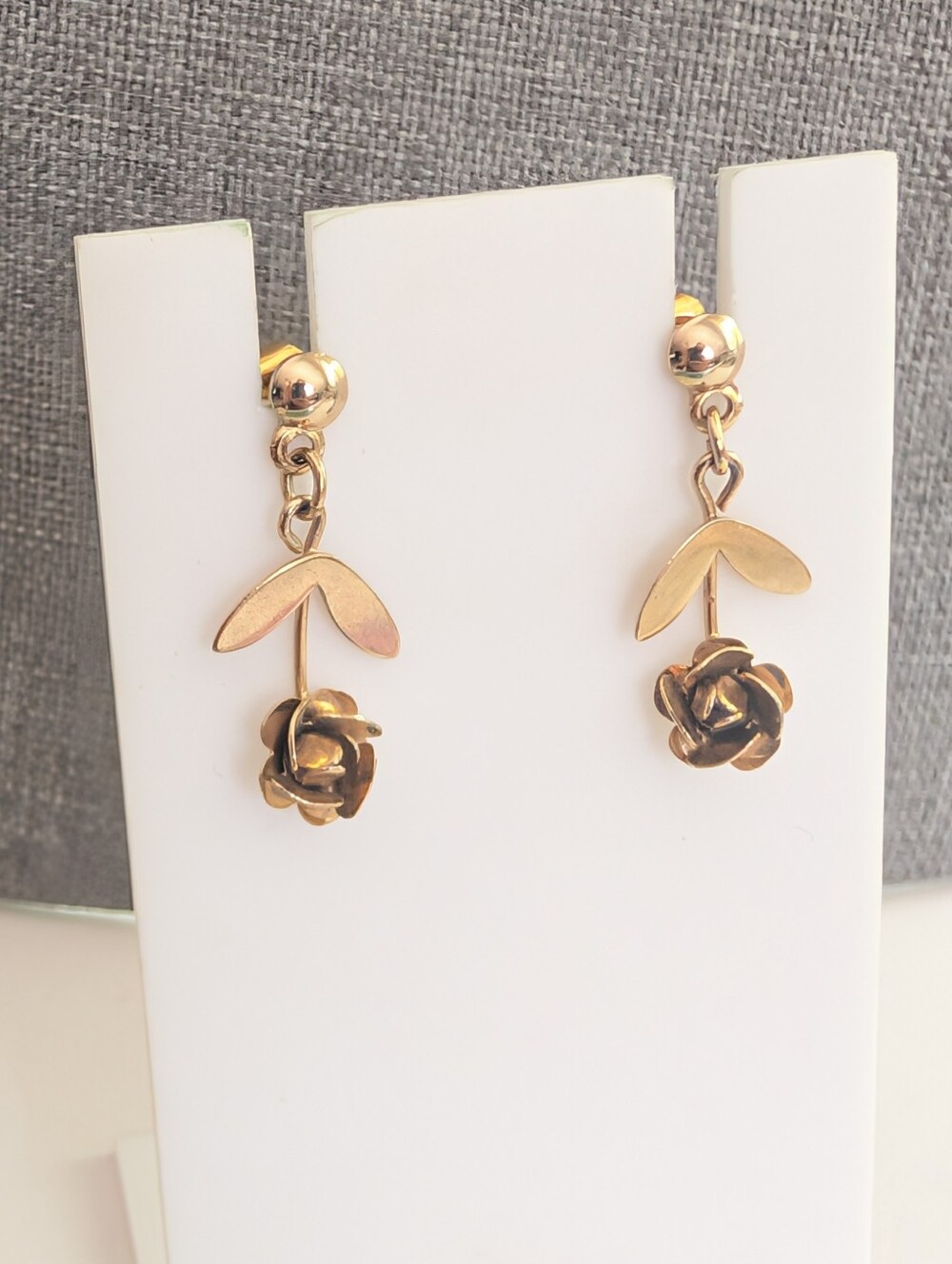 Vintage Gold Tone Cottagecore Dainty Delicate Daisy Dangle Post Stud Earrings